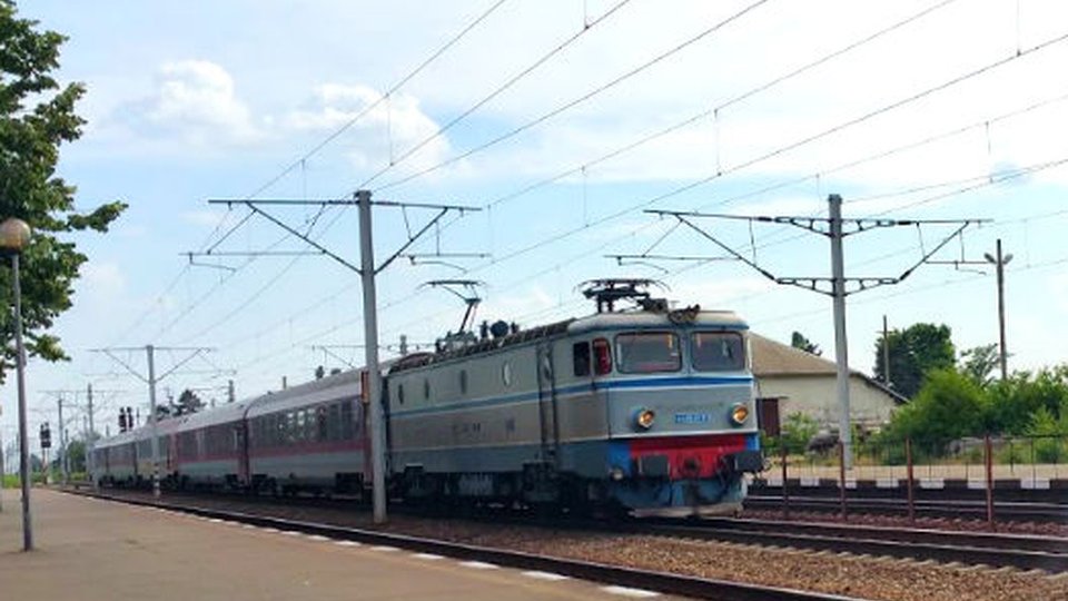 Trenurile vor circula cu viteză redusă, zilele acestea, din cauza caniculei. Posibile restricții și pentru autovehicule