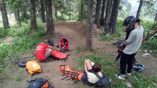 Biciclist accidentat la o coborâre, în Postăvarul
