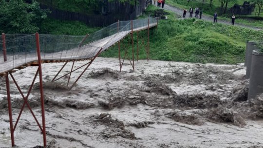 Cod portocaliu de inundaţii pe râuri din județele Brașov, Argeş, Dâmboviţa şi Prahova