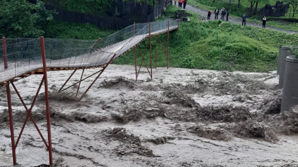 Cod portocaliu de inundaţii pe râuri din județele Brașov, Argeş, Dâmboviţa şi Prahova