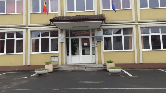 "Fără lacăte pe curtea școlii!", în 10 școli, nu 24 (AUDIO)