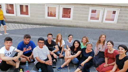 Colindători în plină vară în Centrul Brașovului (AUDIO / VIDEO)