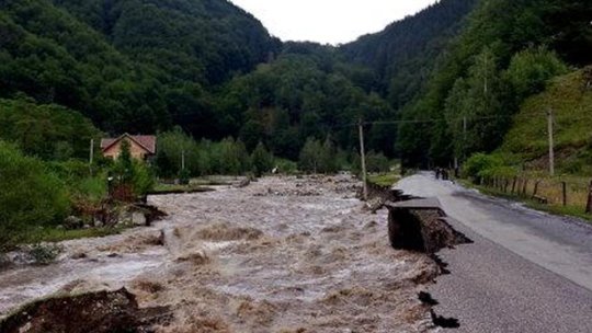 Cod portocaliu de inundații pentru râuri din mai multe județe, inclusiv Brașov