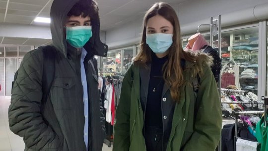 Masca de protecţie rămâne o barieră fizică foarte importantă în limitarea răspândirii infecţiei Covid, potrivit coordonatorului Campaniei naționale de vaccinare