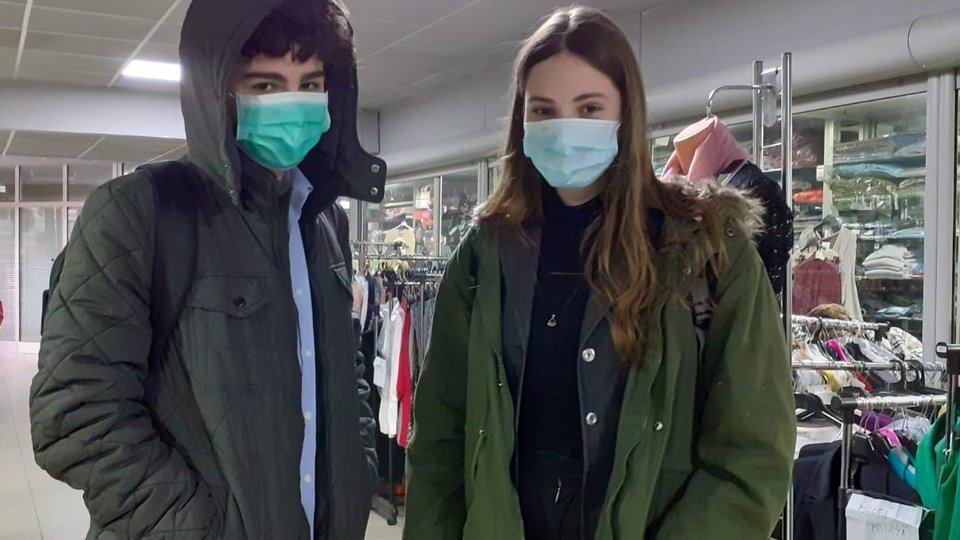 Masca de protecţie rămâne o barieră fizică foarte importantă în limitarea răspândirii infecţiei Covid, potrivit coordonatorului Campaniei naționale de vaccinare