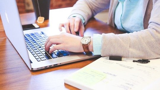 Sute de locuri de muncă sunt disponibile, la Brașov. Rata șomajului, în tendință de scădere