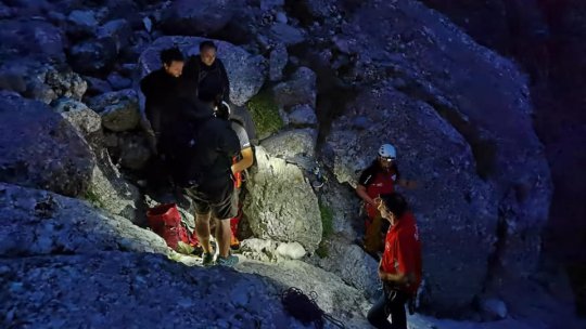 3 tineri echipați necorespunzător, recuperați de salvamontiști de pe un traseu dificil din Bucegi