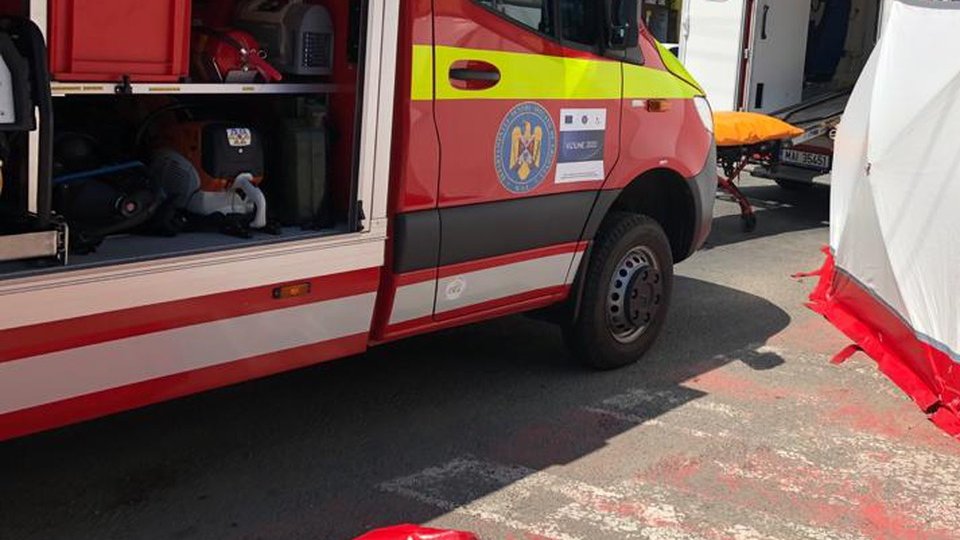 Accident cu 3 victime, pe Centura Brașovului. O persoană încarcerată