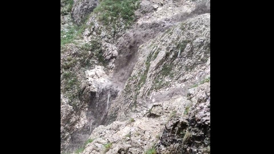 Nu abordați zone montane grele atunci când vremea e nefavorabilă. Numărul persoanelor care vin nepregătite la munte, în creștere (VIDEO)