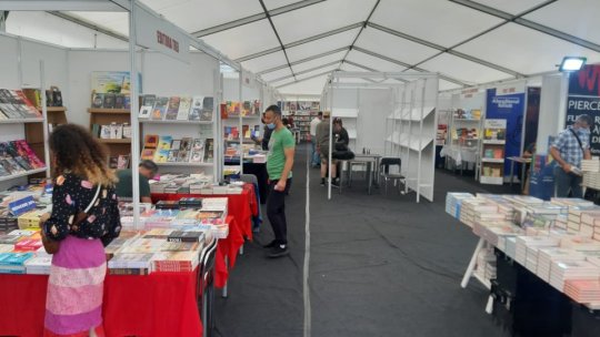 Braşovenii, interesați de Târgul de Carte Gaudeamus chiar înaintea deschiderii oficiale