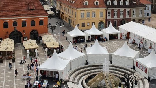 A început Târgul de Carte Gaudeamus, în Piața Sfatului