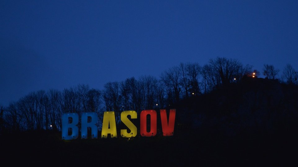 Primăria, iluminată special, vineri seara, pentru a marca momentul când Republica Moldova și-a declarat independența față de URSS