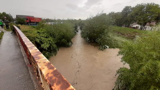 Peste 100 de gospodării afectate de inundații, la Stupini. Autoritățile intervin pentru limitarea pagubelor, potrivit primarului Allen Coliban (VIDEO)