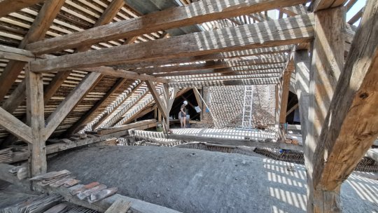 Sinagoga din Făgăraș, în reparații. Acum se schimbă acoperișul (AUDIO)