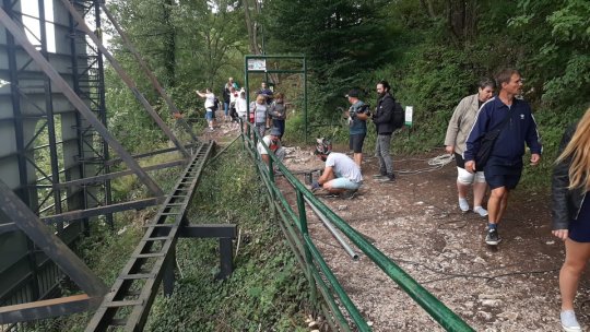 Se montează balustrade în zona dintre telecabină și literele BRAȘOV, de pe Tâmpa (AUDIO)