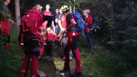 BRAȘOV. Coborâți pe targă de pe munte (VIDEO)