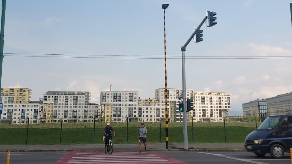 De vineri, la Colegiul "Nicolae Titulescu" treci strada la "verdele" de la semaforul cu buton