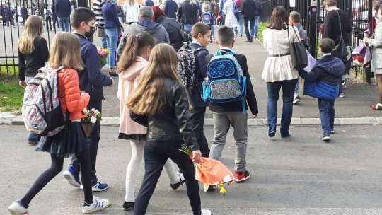 Școala este gratuită și nu prea, în România