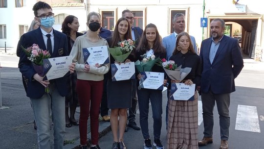 Elevii de 10 la Evaluarea Națională și Bacalaureat, premiați azi