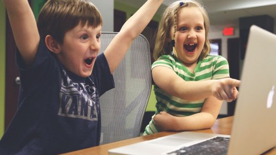 Medicii și psihologii confirmă! Jocurile video pot crea dependență. Cât se joacă tinerii brașoveni (AUDIO)