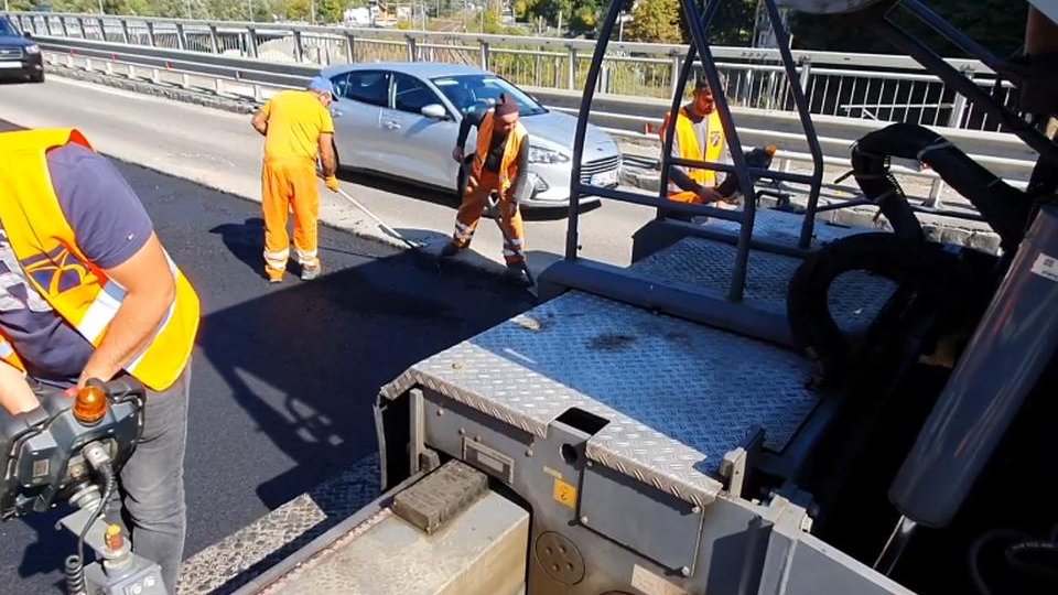 Jumătate de pasaj finalizată într-o săptămână, de drumari