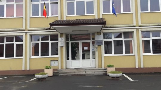 Şcolile ar putea rămâne deschise şi după atingerea pragului de incidenţă de 6 la mie, potrivit ministrului Sorin Cîmpeanu