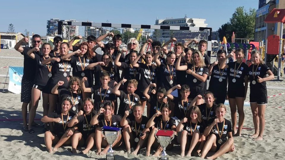 Juniorii de la Sporting Ghimbav sunt vicecampionii României la Handbal pe plajă
