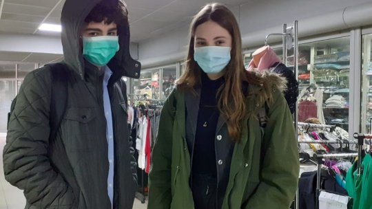 Masca de protecție, obligatoriu de purtat în jurul școlilor și în zonele aglomerate