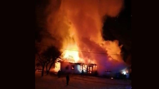 Incendiu la o casă din Moieciu de Sus, noaptea trecută (VIDEO)