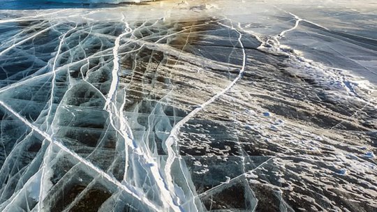 Copil căutat cu ajutorul scafandrilor. A căzut în apele înghețate ale lacului Dumbrăvița