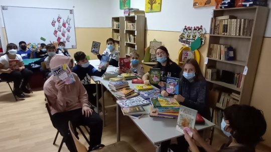Mii de cărți pentru copii, donate școlilor din țară, prin CarteTeca