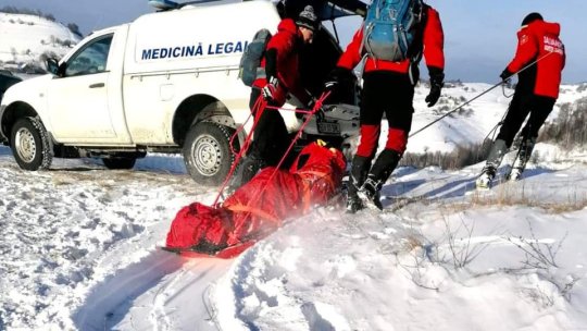 Persoană decedată, recuperată de salvamontiști dintr-o zonă greu accesibilă