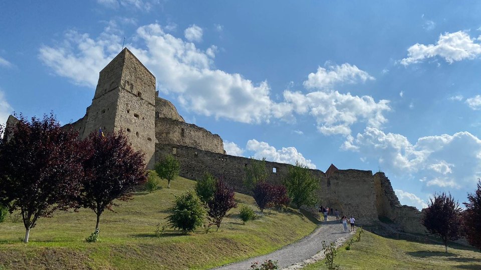 Cetatea Rupea stinge lumina noaptea. Din cauza creșterii facturii