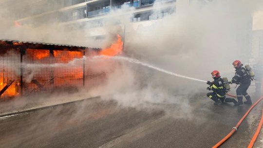 Incendiu la o anexă pe un șantier din municipiu (VIDEO)