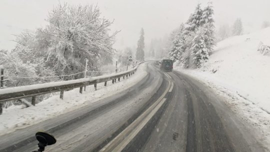 CNAIR recomandă şoferilor să evite zonele vizate de avertizări de vreme rea