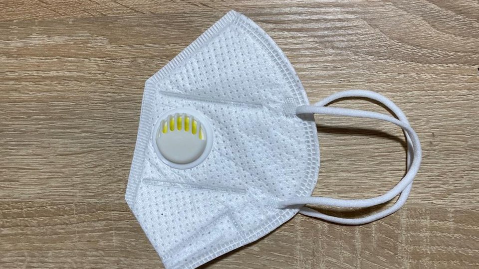 Șomaj tehnic și purtarea măștilor FFP2, printre măsurile analizate la Guvern pentru combaterea efectelor Covid-19 în valul 5