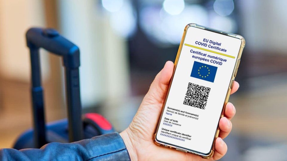 Doza booster devine obligatorie pentru călătoriile intra-comunitare, de mâine