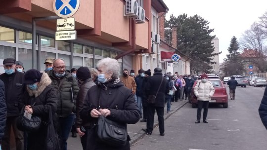Coadă la Direcţia Fiscală în această dimineață