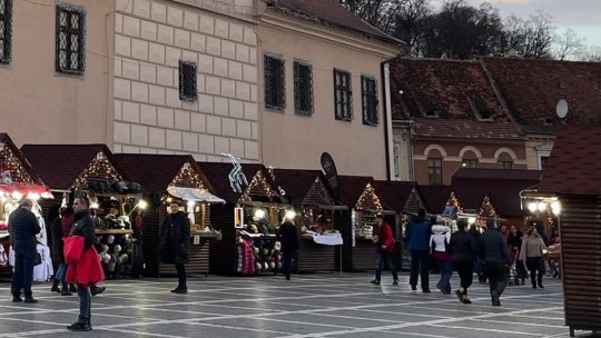 Târg de Crăciun cu căsuțe vechi și insalubre, susțin comercianții din Piața Sfatului