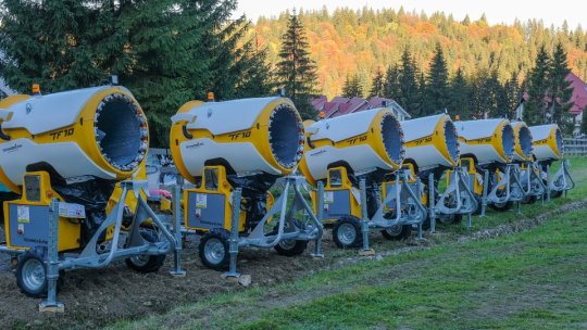 Pregătirile pentru noul sezon de schi se apropie de final în Poiana Brașov