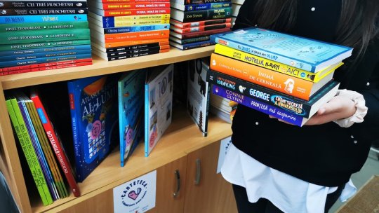 50 de școli pot primi cărți noi pentru bibliotecile lor prin intermediul proiectului CarteTeca