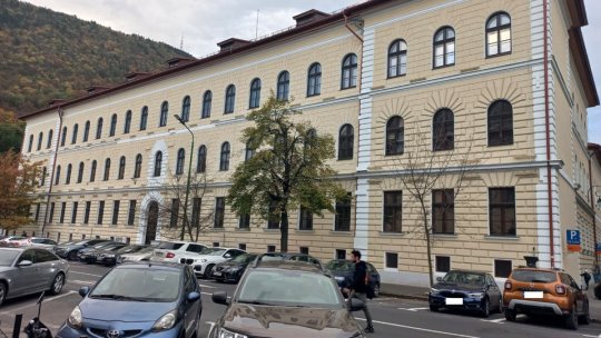 Ultimele lucrări la Corpul A de la Colegiul Unirea: cele de conformare la normele ISU și montarea numelui