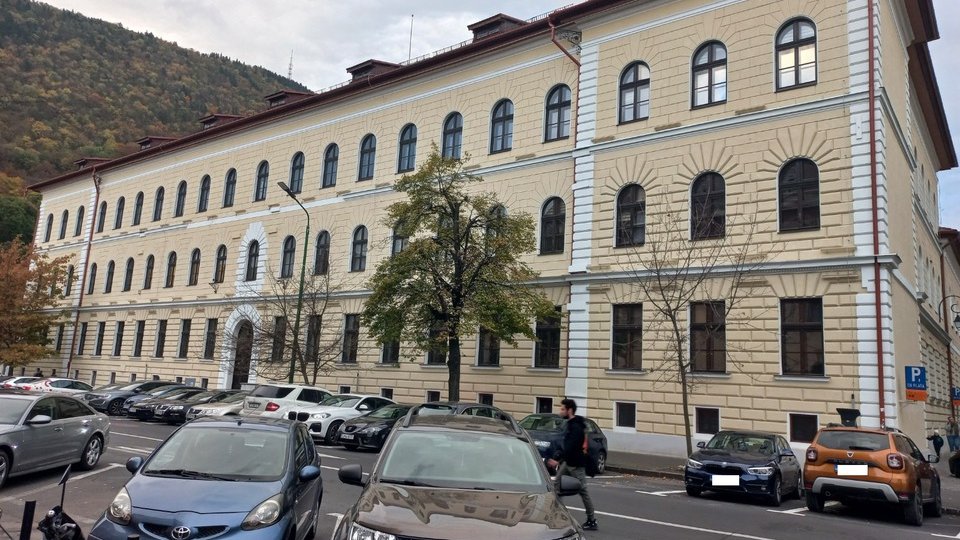 Ultimele lucrări la Corpul A de la Colegiul Unirea: cele de conformare la normele ISU și montarea numelui