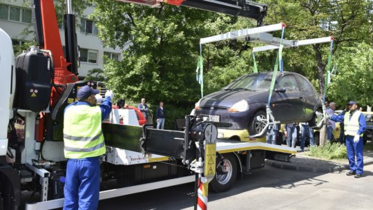 Codul Rutier a fost modificat, iar maşinile parcate neregulamentar pe trotuar pot fi ridicate