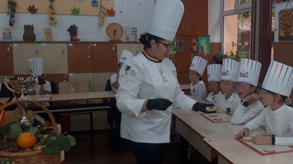 Sfaturi și rețete sănătoase de la lady chef Cornelia Ghișoi, pentru elevii brașoveni