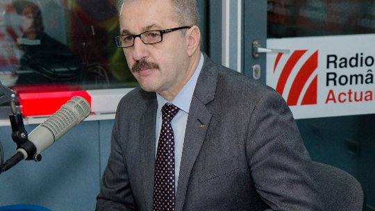Vasile Dîncu a demisionat din funcţia de ministru al apărării