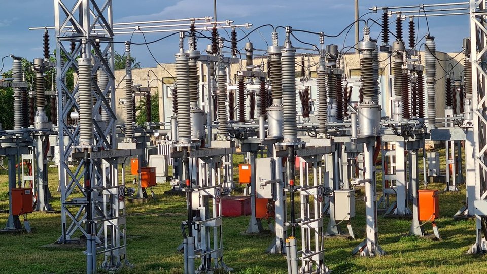 Tarife la energie în scădere cu 11% anul viitor, estimează Banca Mondială