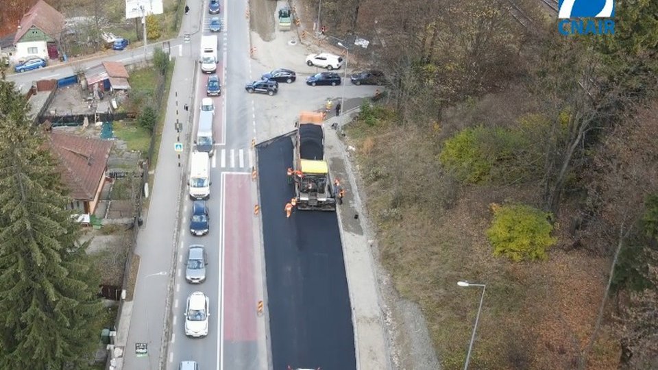 La Predeal a început reasfaltarea intersecției dintre DN1 și strada Teleferic