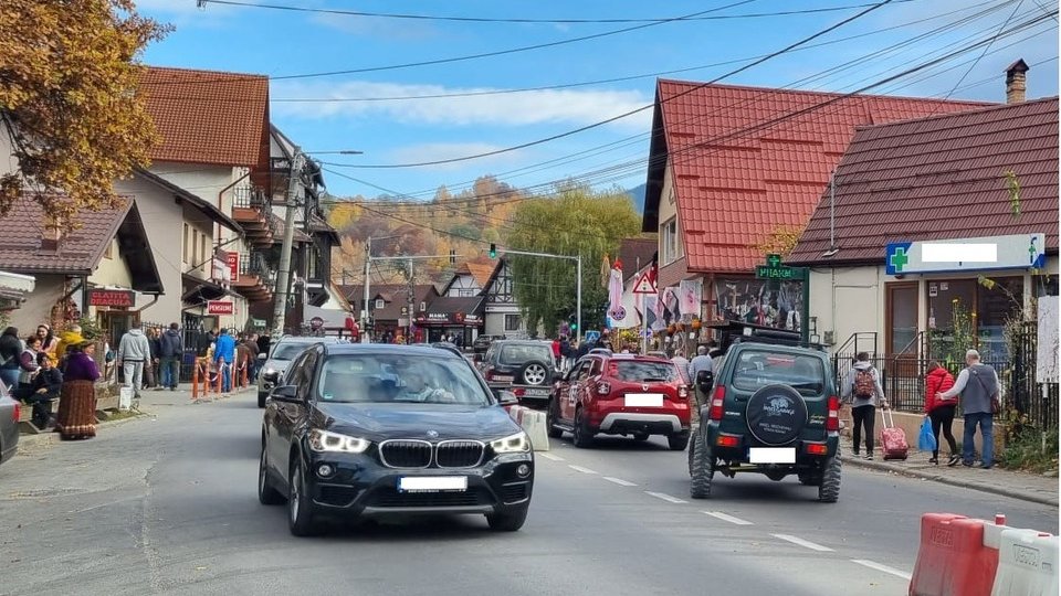 Vizita miliardarilor lui Musk, subiect arzător de discuții în comună