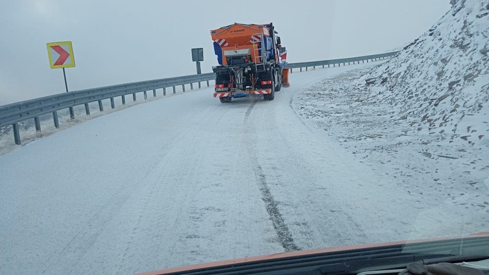 Ninge abundent pe drumurile din zona montană înaltă